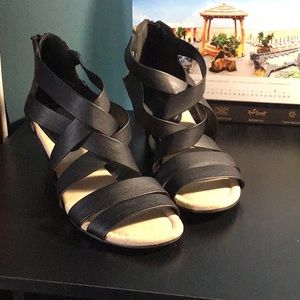 LOW WEDGE SANDAL